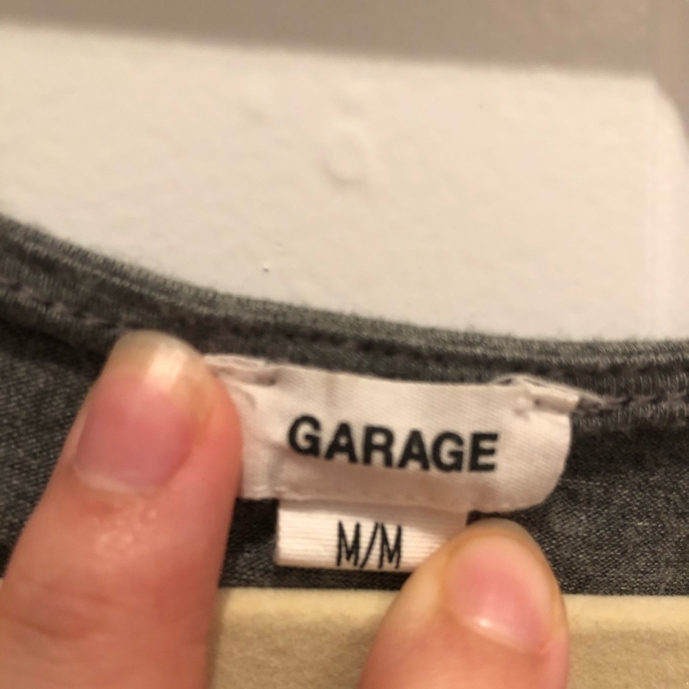 Gray string-crossed t-shirt - Picture 3 of 3